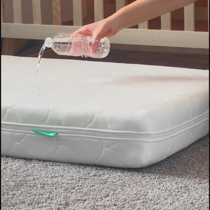 Vide of water being poured on newton waterproof mattress and not seeping through to core because of waterproof lining. 999-1000-WHT-ST