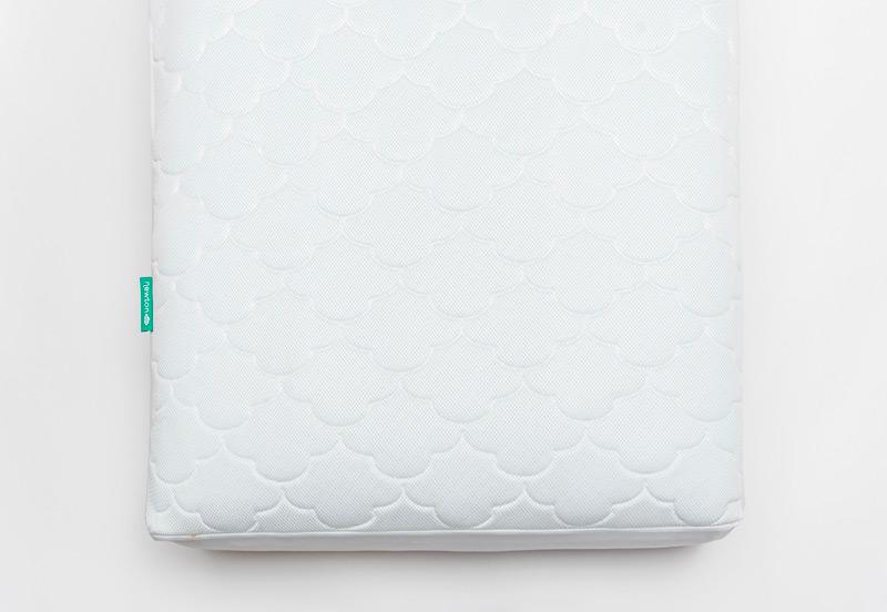 https://www.newtonbaby.com/cdn/shop/products/Newton_Waterproof_Crib_Mattress_Pad_4_800x552.jpg?v=1686161867